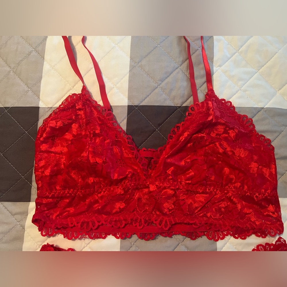 SHEIN Red Lace Intimate Set - Picture 3 of 7